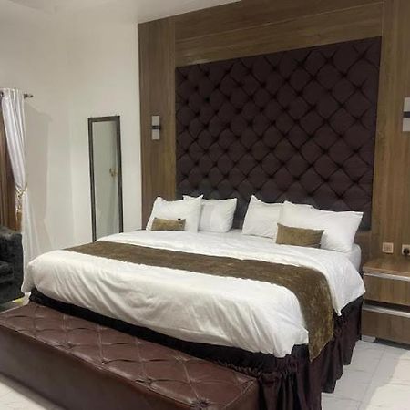 Murphy'S Mansion Resort Umuahia Exterior foto