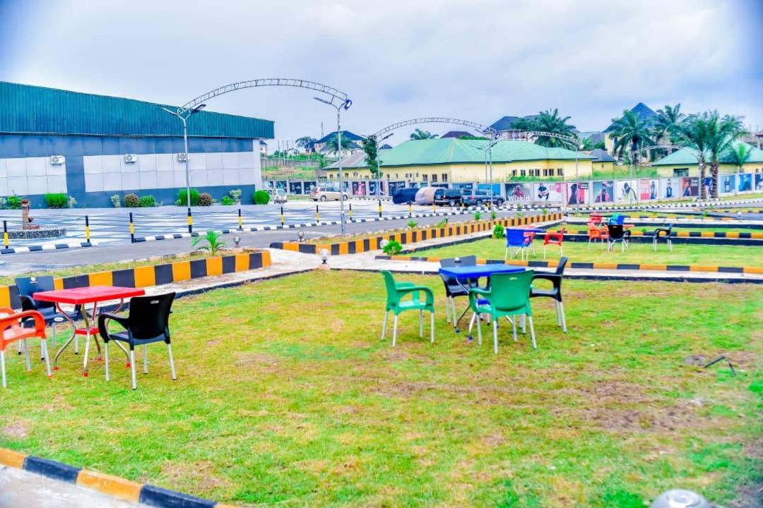 Murphy'S Mansion Resort Umuahia Exterior foto